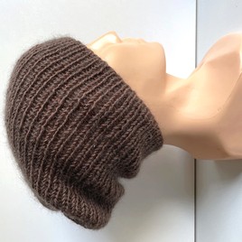 Handmade Czapka damska AUREA 100% Baby Merino plus moher i jedwab 52 Czekolada deserowa