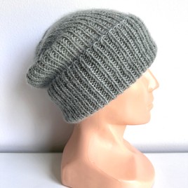 Ręcznie robiona czapka beanie AUREA 100% Baby Merino plus moher i jedwab 50/34 Zielona Szałwia