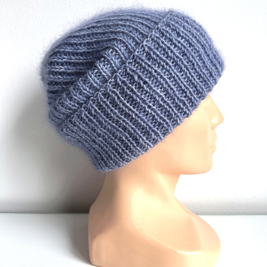 Ręcznie robiona czapka beanie AUREA 100% Baby Merino plus moher i jedwab 37/39 Jasna Lawenda niebieskim