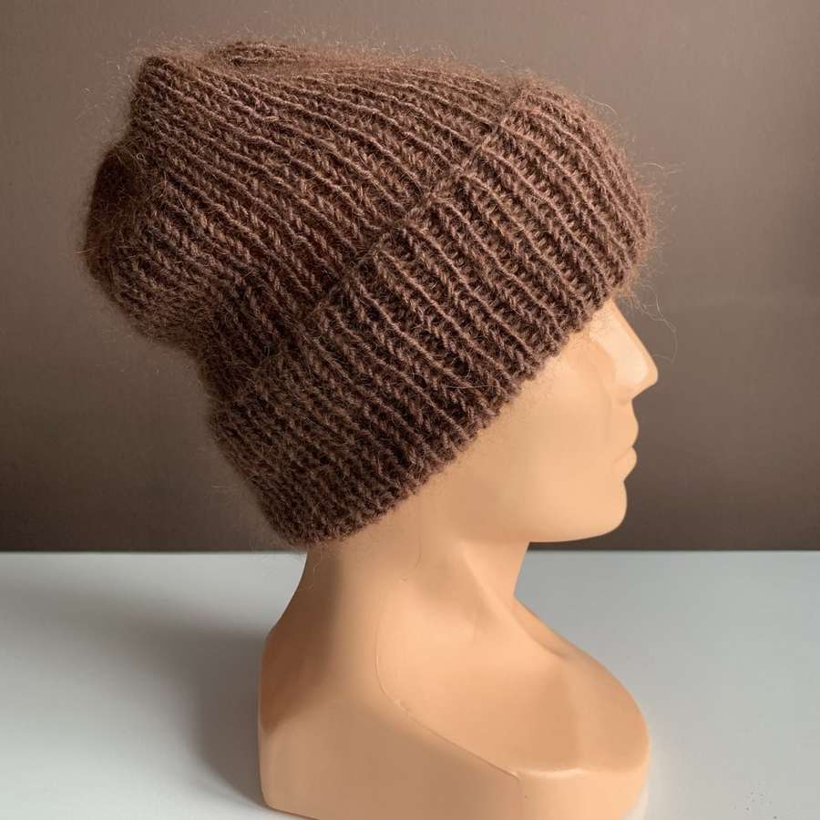 Ręcznie robiona czapka beanie AUREA 100% Baby Merino plus moher i jedwab 52/35 czekolada