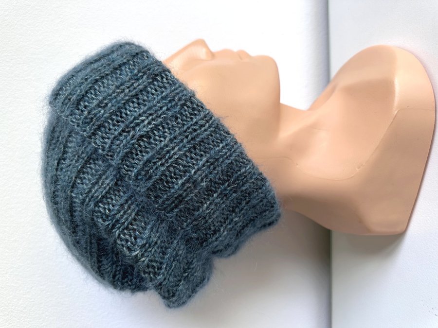 Ręcznie robiona czapka beanie AUREA 100% Ręcznie farbowana Baby Merino plus moher i jedwab Głębia Oceanu - edycja limitowana