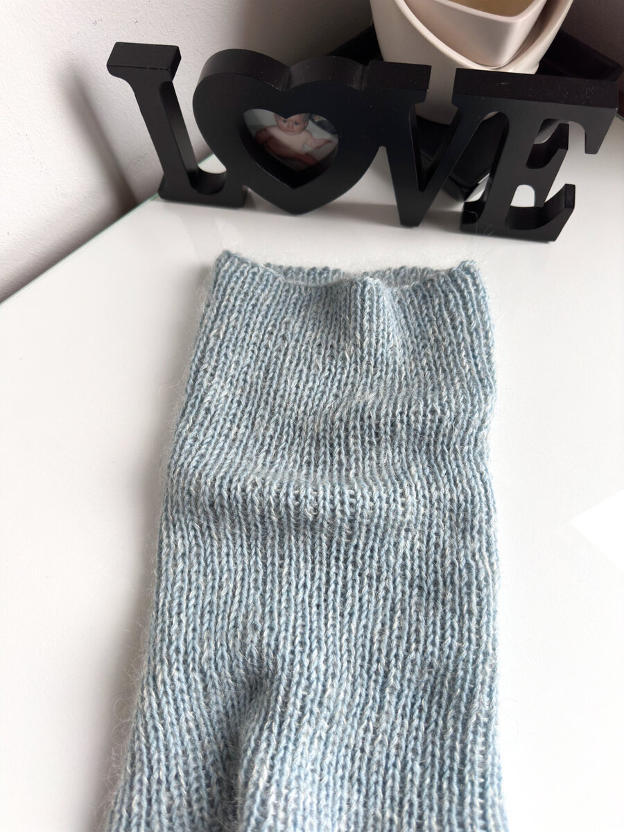 Ręcznie robiony KOMIN 100% Baby Merino plus moher i jedwab 11/07 błękitny stalowy 35 cm długości