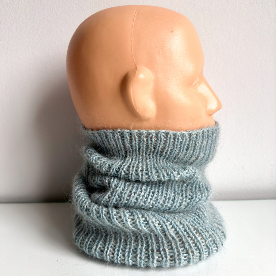 Ręcznie robiony KOMIN 100% Baby Merino plus moher i jedwab 11/07 błękitny stalowy 35 cm długości