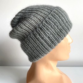 Ręcznie robiona czapka beanie AUREA 100% Baby Merino plus moher i jedwab 50/10 Zielona Szałwia