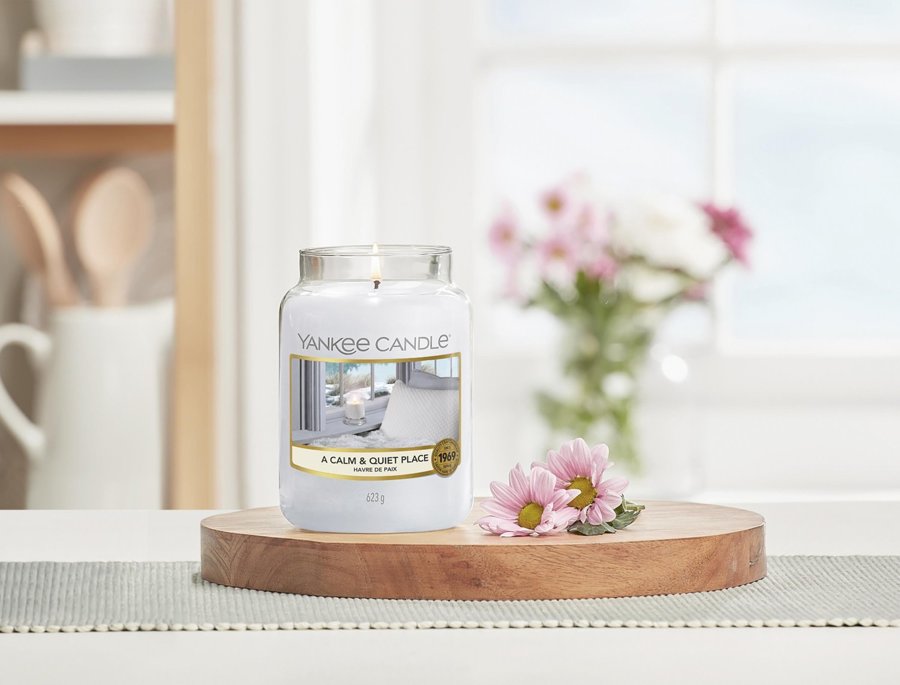 Duża świeca zapachowa Yankee Candle  A CALM & QUIET PLACE