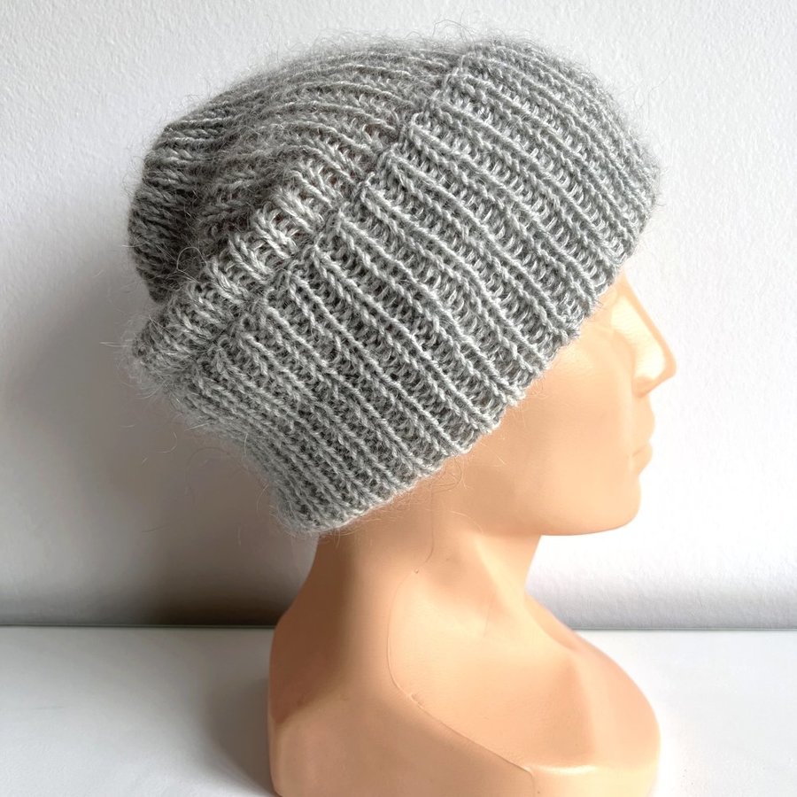 Ręcznie robiona czapka beanie AUREA 100% Baby Merino plus moher i jedwab 22/44 Jasny Szary