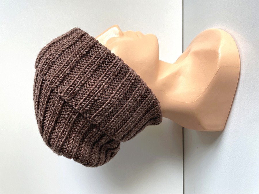 Wywijana czapka merino HELLI 100% Baby Merino 52 Czekolada