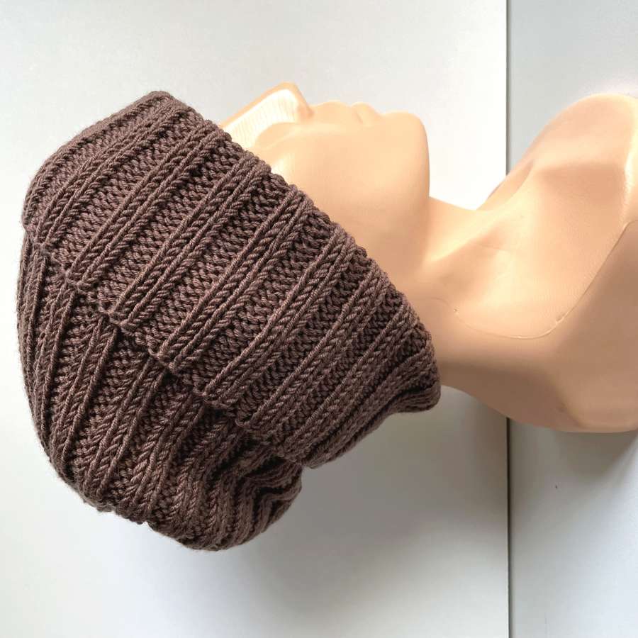 Wywijana czapka merino HELLI 100% Baby Merino 52 Czekolada