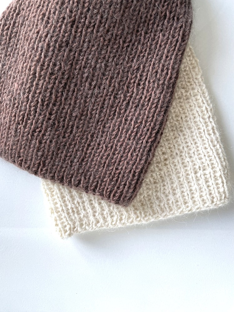 Handmade Czapka damska AUREA 100% Baby Merino plus moher i jedwab 52 Czekolada deserowa