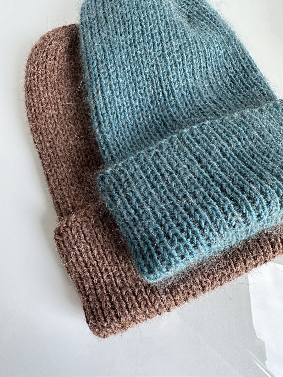 Ręcznie robiona czapka beanie AUREA 100% Baby Merino plus moher i jedwab 02 Czarny
