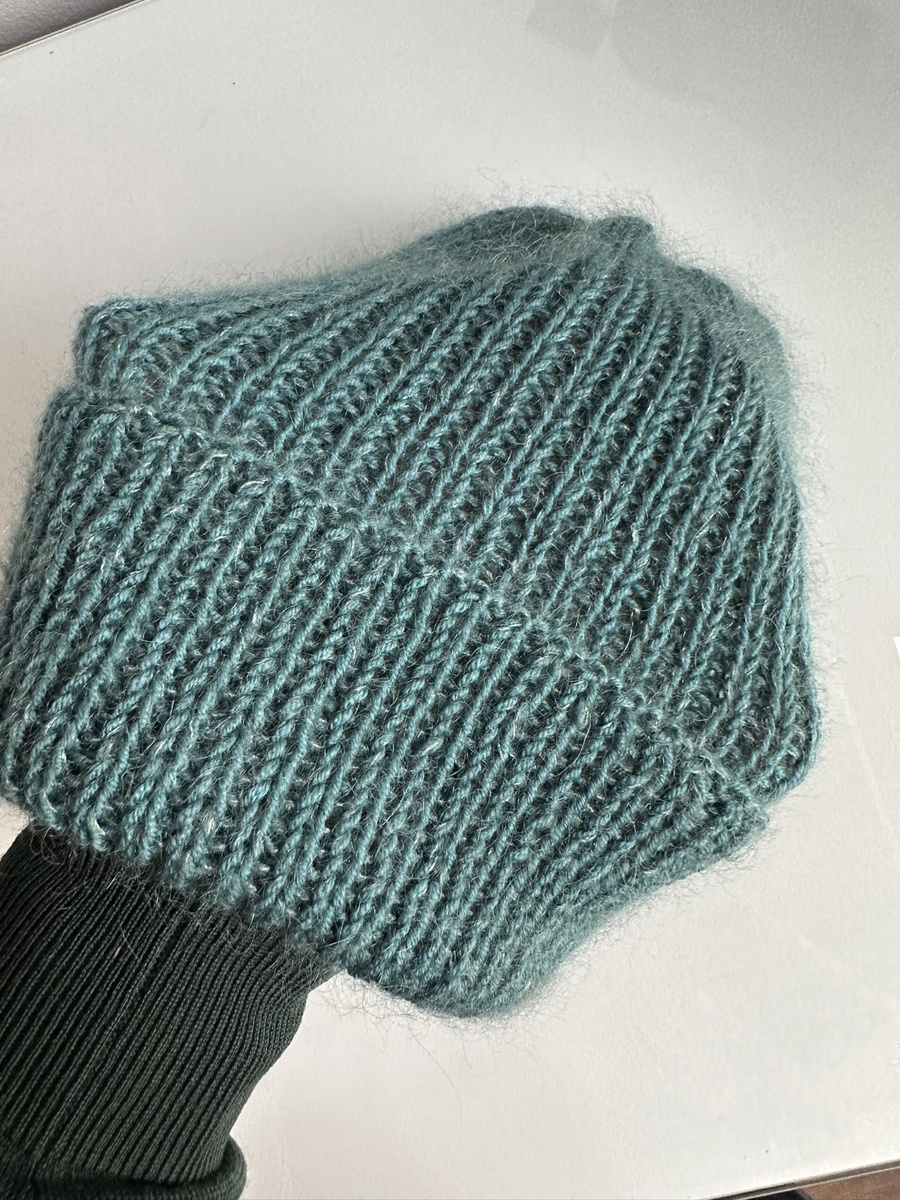 Ręcznie robiona czapka beanie AUREA 100% Baby Merino plus moher i jedwab 02 Czarny