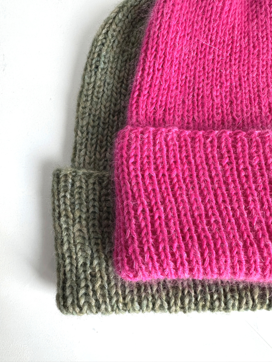 Ręcznie robiona czapka beanie AUREA 100% Baby Merino plus moher i jedwab 08/13 Fuksja