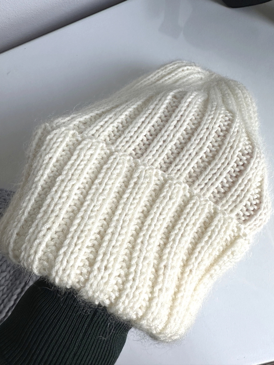 Ręcznie robiona czapka beanie MIRA 100% Merino plus moher i jedwab 01 Ecru