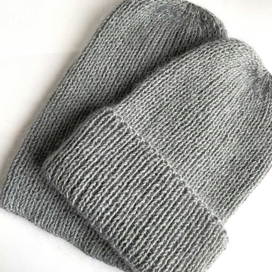 Ręcznie robiona czapka beanie AUREA 100% Baby Merino plus moher i jedwab 50/10 Zielona Szałwia