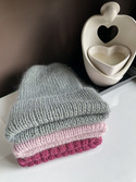 Ręcznie robiona czapka beanie AUREA 100% Baby Merino plus moher i jedwab 50/10 Zielona Szałwia