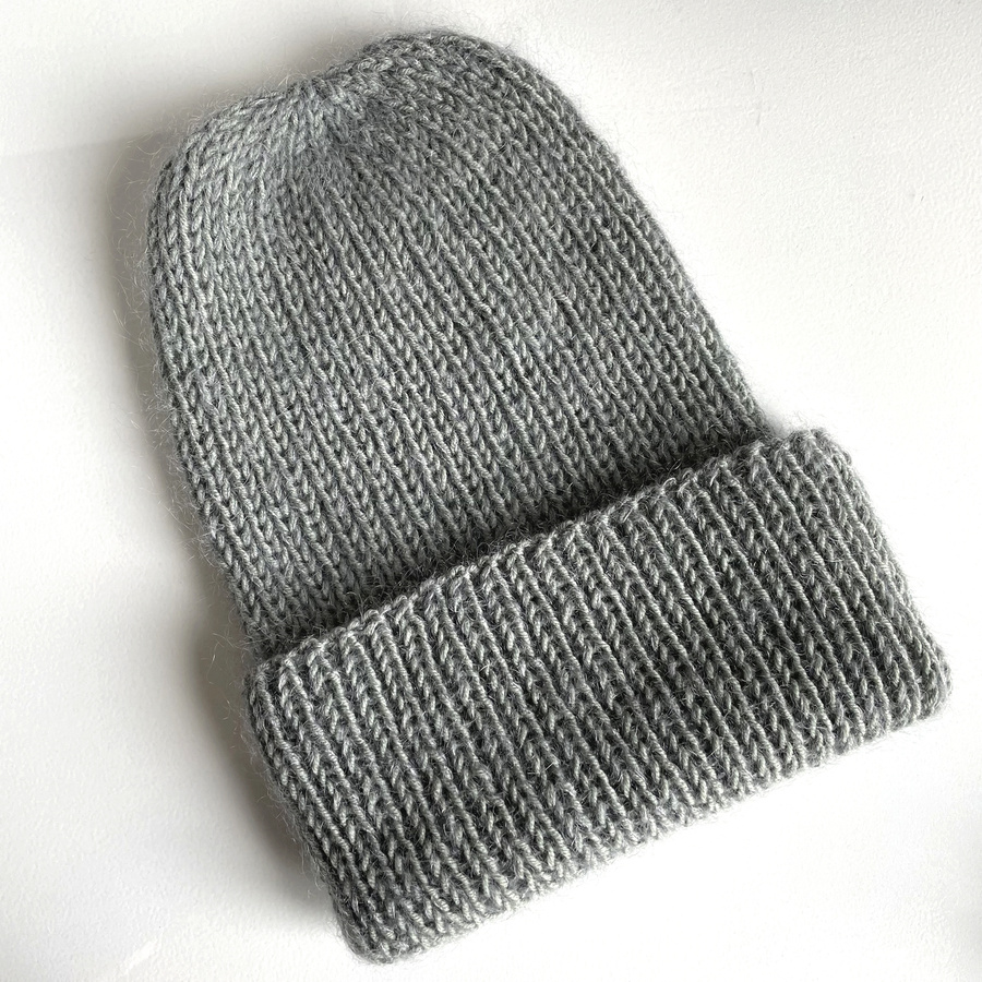 Ręcznie robiona czapka beanie AUREA 100% Baby Merino plus moher i jedwab 50/10 Zielona Szałwia