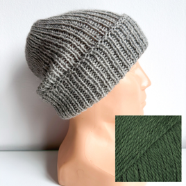 Czapka wywijana zrobiona ręcznie na drutach KIARA 100% Alpaka 9032 ciemny bluszcz