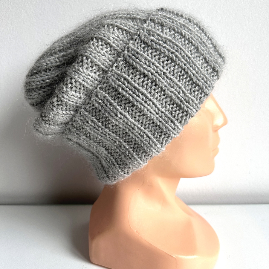 Ręcznie robiona czapka beanie MIRA 100% Merino plus moher i jedwab 05 Jasny Szary