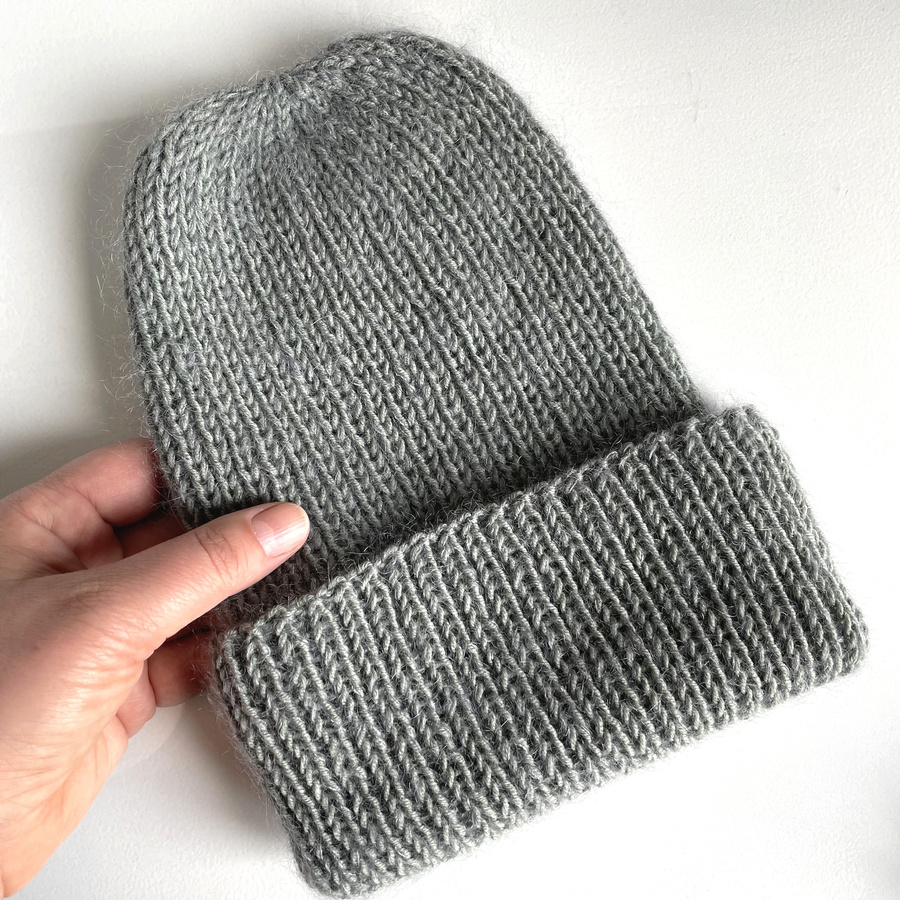 Ręcznie robiona czapka beanie AUREA 100% Baby Merino plus moher i jedwab 50/10 Zielona Szałwia