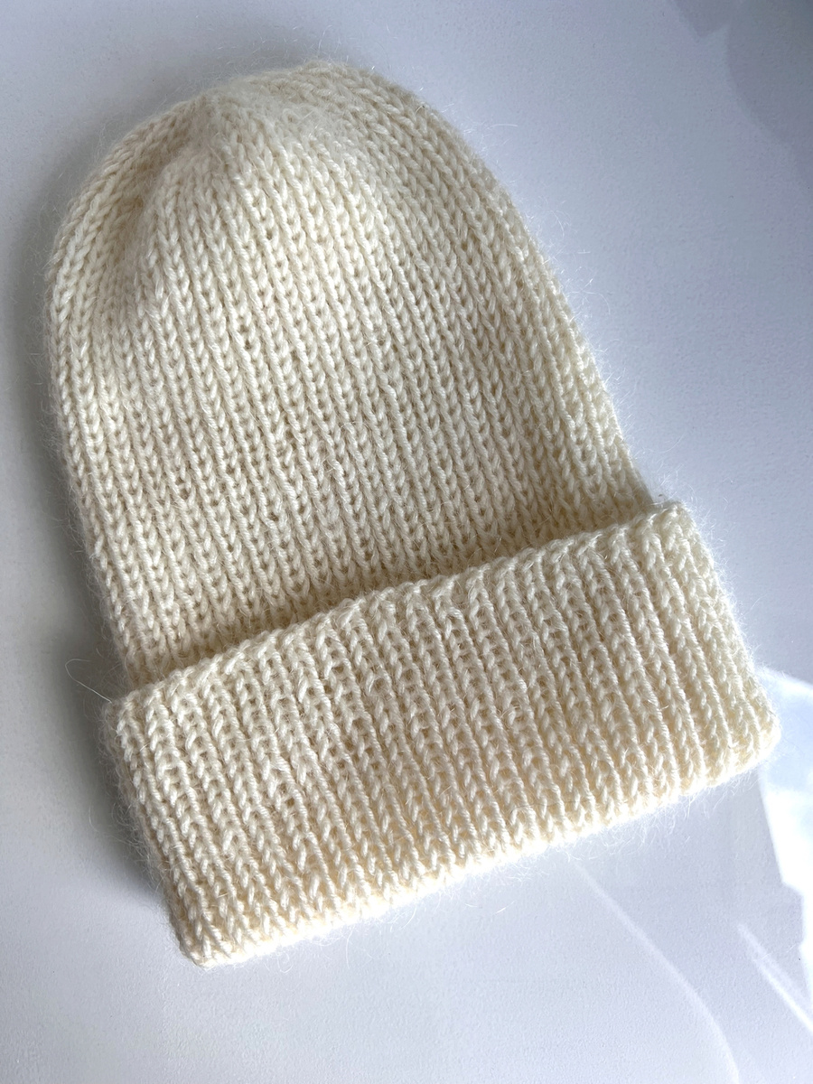 Ręcznie robiona czapka beanie AUREA 100% Baby Merino plus moher i jedwab 02 Ecru