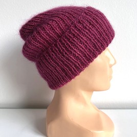 Ręcznie robiona czapka beanie AUREA 100% Baby Merino plus moher i jedwab 41/17 Śliwka