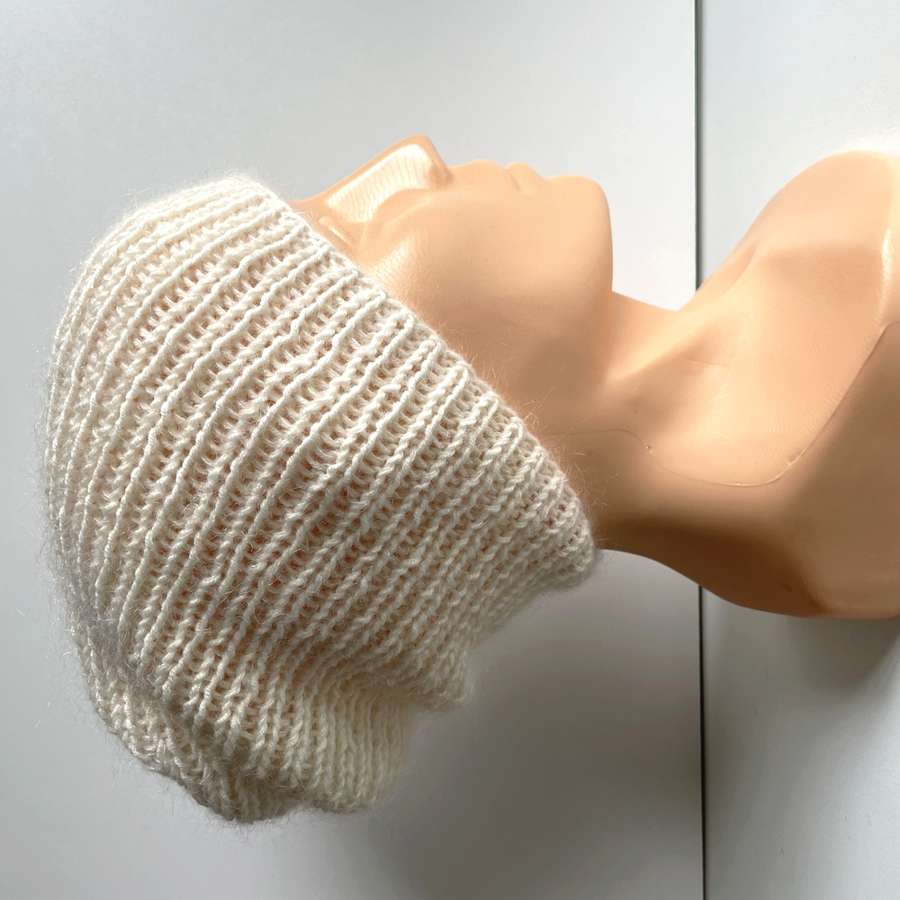 Handmade Czapka damska AUREA 100% Baby Merino plus moher i jedwab 02/01 Ecru