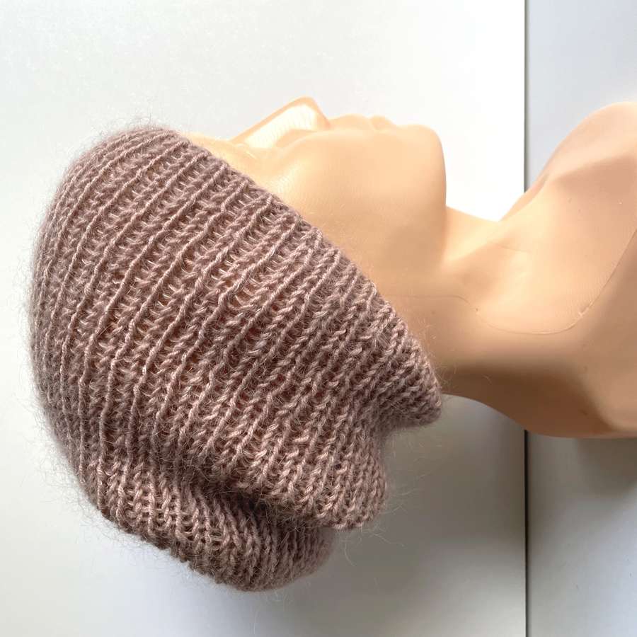 Handmade Czapka damska AUREA 100% Baby Merino plus moher i jedwab 49/41 Pustynna Róża