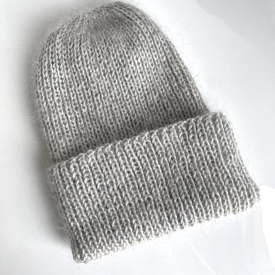 Ręcznie robiona czapka beanie AUREA 100% Baby Merino plus moher i jedwab 22/44 Jasny Szary