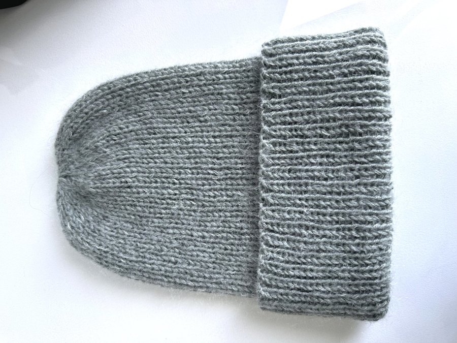 Ręcznie robiona czapka beanie AUREA 100% Baby Merino plus moher i jedwab 50/34 Zielona Szałwia