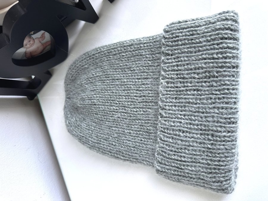 Ręcznie robiona czapka beanie AUREA 100% Baby Merino plus moher i jedwab 50/34 Zielona Szałwia